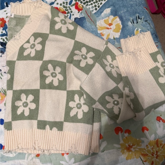 slightly cropped sweater - Picture 4 of 5